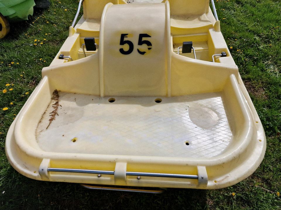 Schönes 4 Sitzer Trettboot in Lirstal