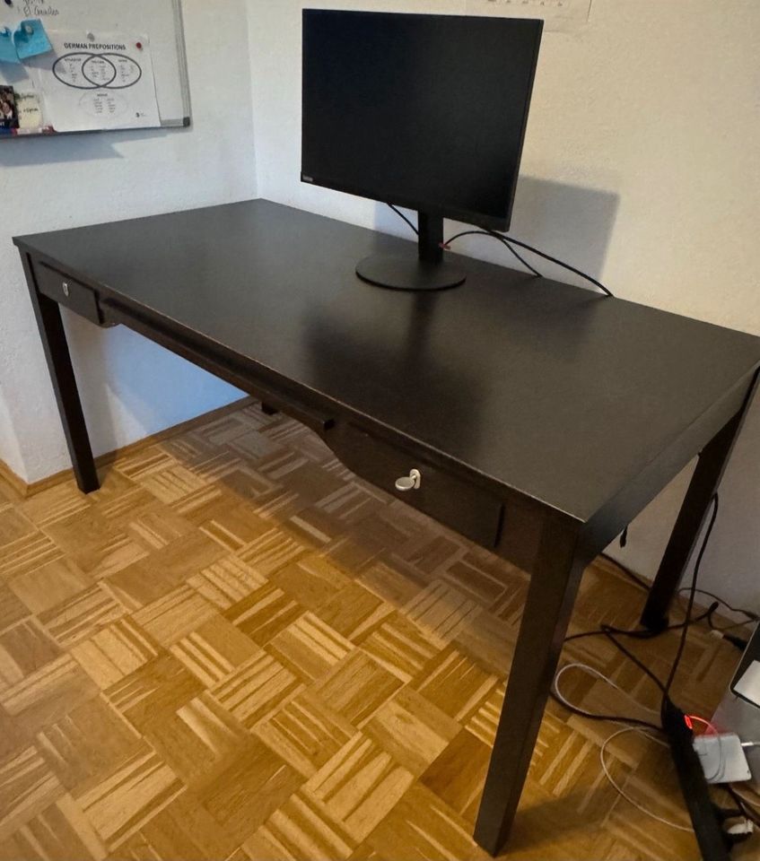 Größer Schreibtisch mit Schubladen in München