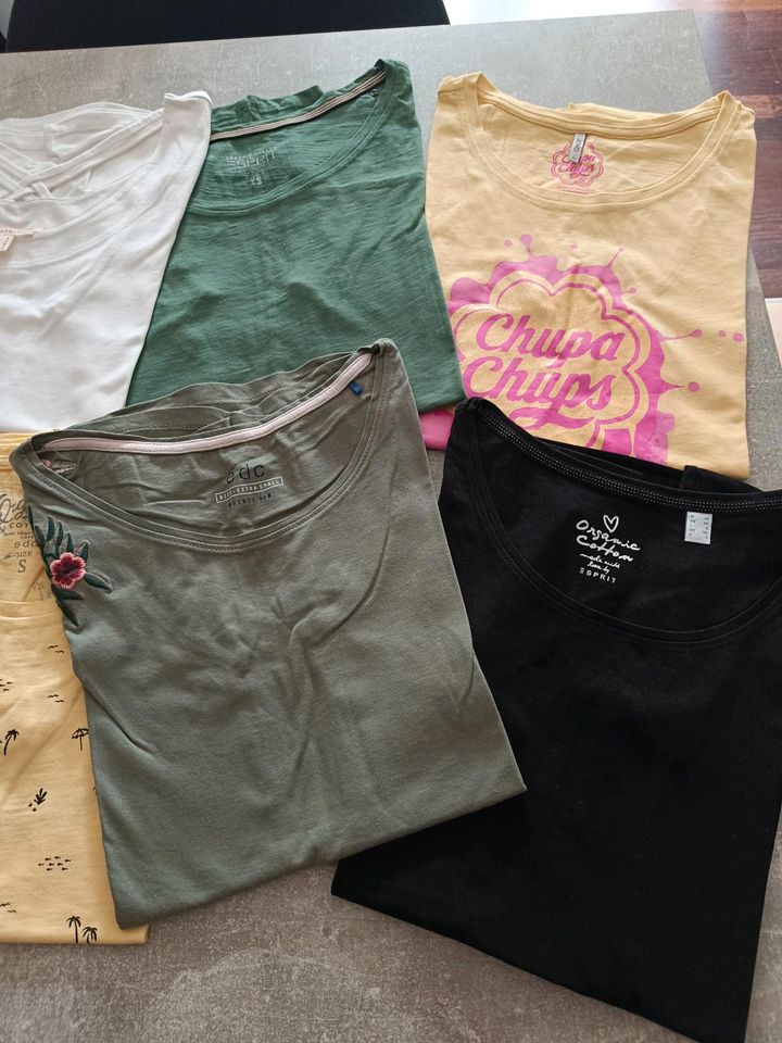 11 T-Shirts versch. Farben und Formen Gr XS bis S in Künzell