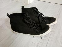 Schuhe Chucks Stoff schwarz weiß Gr. 39 H&M Dithmarschen - Wolmersdorf Vorschau