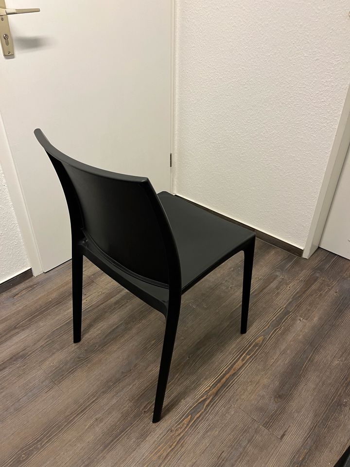 3 x Stuhl, schwarz, outdoor, robust, stapelbar in Freiburg im Breisgau
