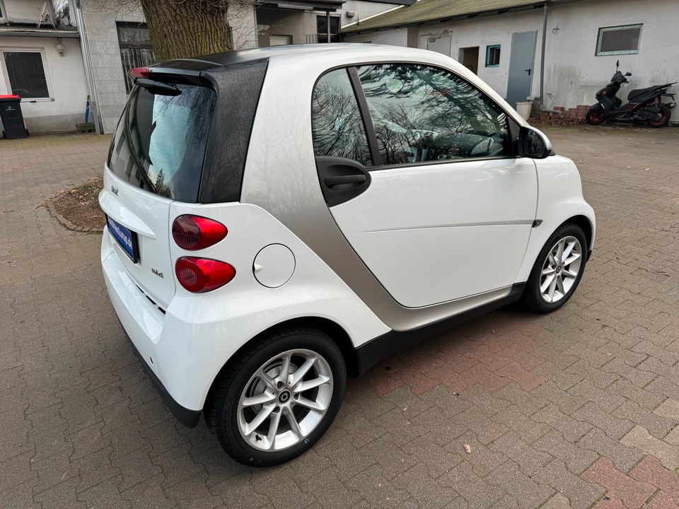 smart forTwo Micro Hybrid Drive+Servo+ Klima+Automatik+Navi in Hamburg