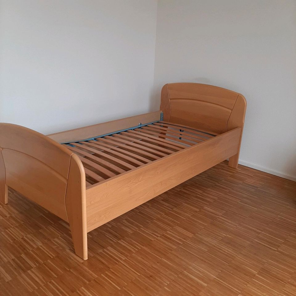 Super Bett mit passendem Nachttisch und Sprungrahmen in Undenheim