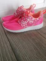 Damen Nike Sneaker Sportschuhe Gr. 38 pink rosa Nordrhein-Westfalen - Kerpen Vorschau