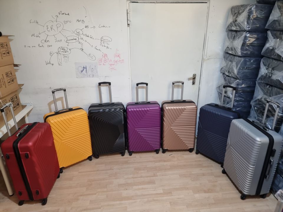 Reisekoffer hartschalenkoffer Trolley Gepäck 4 rolle Neu XL in Berlin