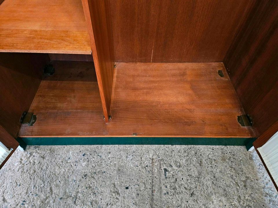 Kleiderschrank Schrank Cabinet Glastüren Vorhang Vintage 50er in Nordstemmen