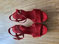 Ugg Sandale mit Keilabsatz Nordrhein-Westfalen - Hückelhoven Vorschau