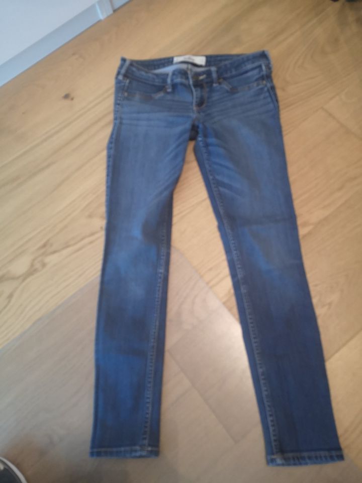 Hollister 5 S blaue Jeans W 27 L 27 getragen in Meerbusch