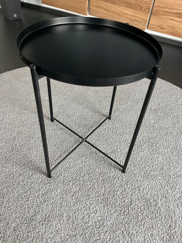 Ikea GLADOM Tabletttisch, schwarz, 45x53 cm Tisch Beistelltisch in Nickenich