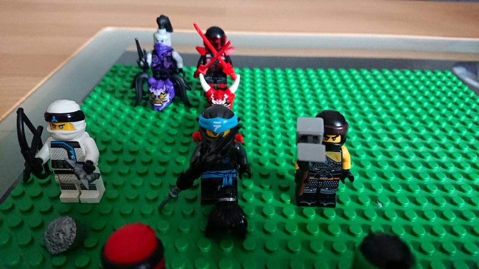 Lego Ninjago Staffel 8 Garmadons Motorradgang Figuren, Fahrzeuge in Lichtenau