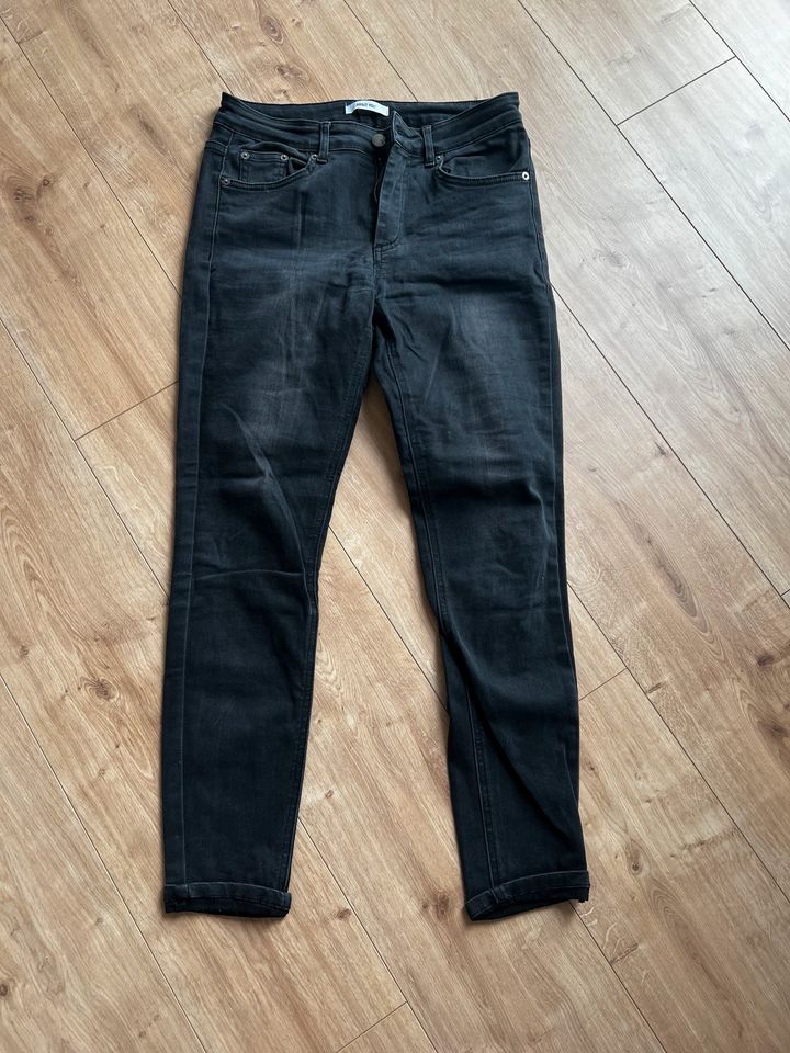 Verschiedene (Jeans-) Hosen in Ebsdorfergrund