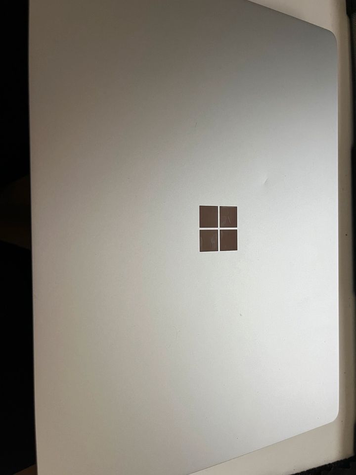Microsoft Surface Laptop Go in Essen