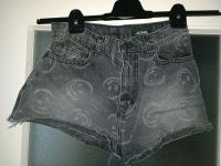 Monki Highwaist Jeansshorts schwarz Smileys Nordrhein-Westfalen - Essen-Margarethenhöhe Vorschau