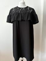 H&M Kleid schwarz spitze Rüsche Volants 40 Frankfurt am Main - Seckbach Vorschau