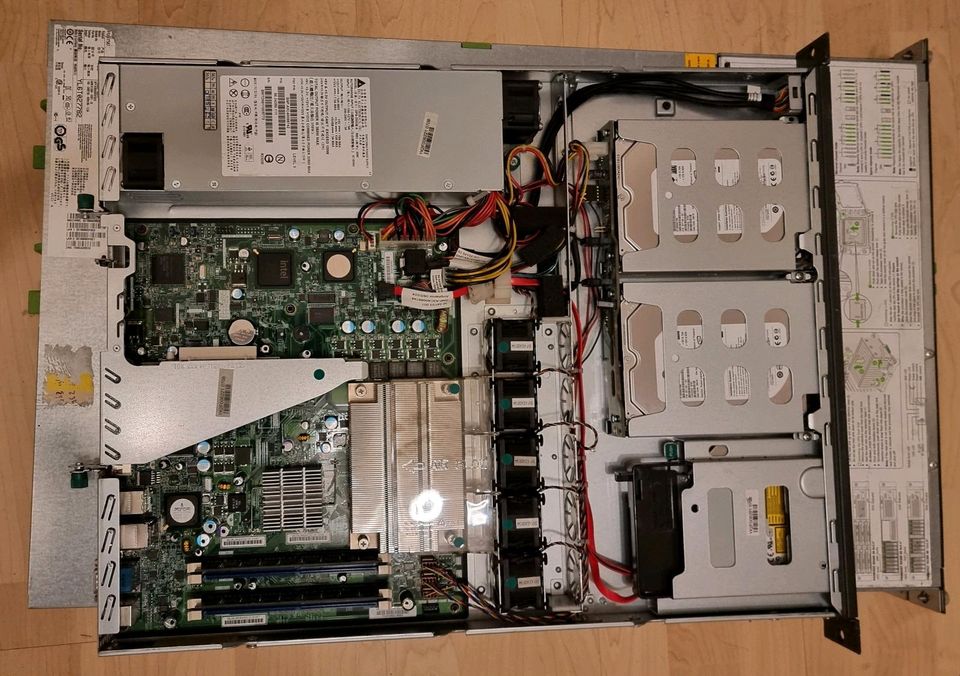 Server Rackserver Fujitsu Primergy RX 100  S5 in Gremsdorf