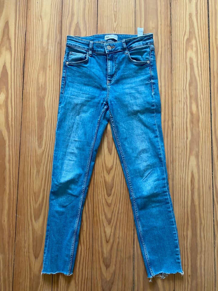 ZARA Röhren Jeans 36 in Eutin