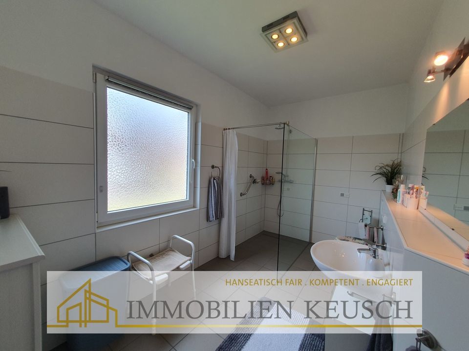 Preis deutlich gesenkt, 1-2 Fam.-Haus renoviert, viel Platz mit Sonnengarten, Terrassen und Carport in Bremen