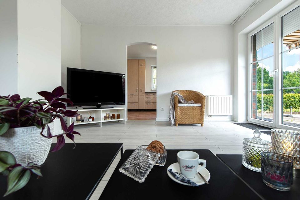 Wohnen auf Zeit möbliert Top sanierte Erdgeschoss Wohnung Norderstedt Mitte - inkl. Einbauküche in Norderstedt