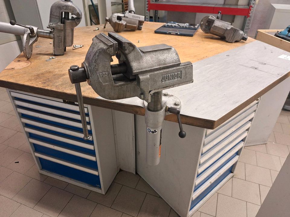 Schraubstock LEINEN J 125 Werkbank Werkzeug Industrie in Thalmässing