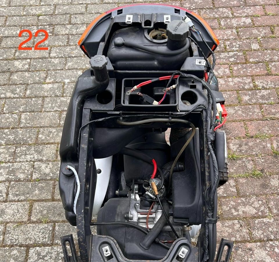 Piaggio Sfera RST 2 Takter 49ccm Motorroller Angemeldet Papiere in Kassel
