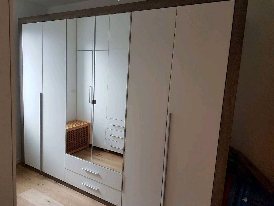 Kleiderschrank 2,70 * 2,13 m in Kempen