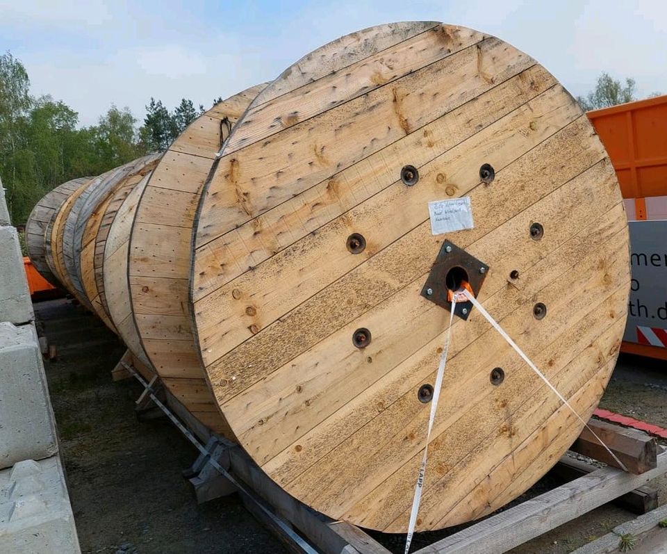 Kabeltrommel aus Holz / Stehtisch / Biergarten in Erlenbach am Main 