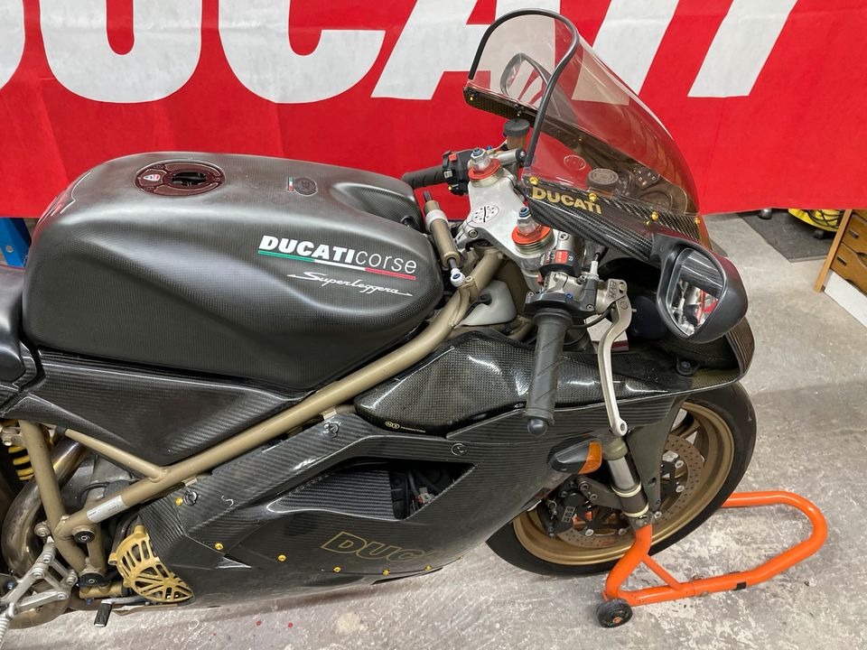 Einmalige Ducati 916 S Carbon AKRA in Kleinniedesheim