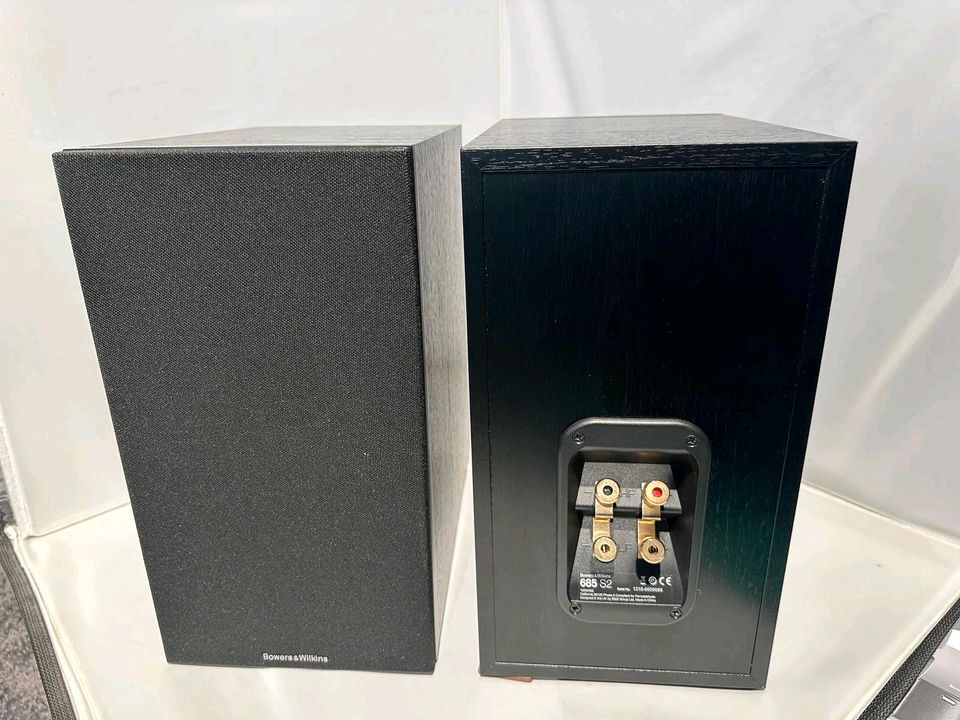 Bowers & Wilkins 685 S2 Aussteller paar in Dalum