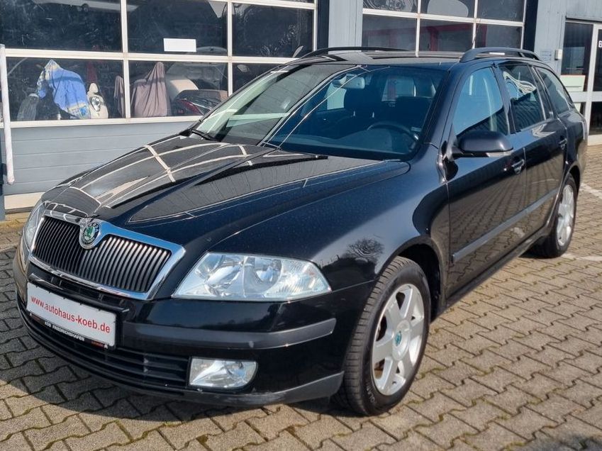 Skoda Octavia Combi Elegance*SHZ*PDC*AHK*Klimatronic* in Friedrichshafen