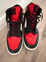 Air Jordan Nike Schuhe schwarz/rot/weiß 44 Niedersachsen - Winsen (Luhe) Vorschau