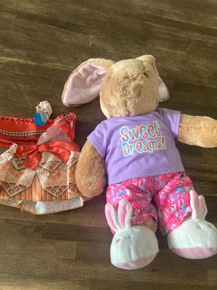 Build a Bear Hase mit Erdbeerduft, Herzschlag und Zubehör in Grevenbroich