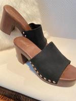 Clogs Gr 40, Nieten, schwarz Niedersachsen - Wathlingen Vorschau
