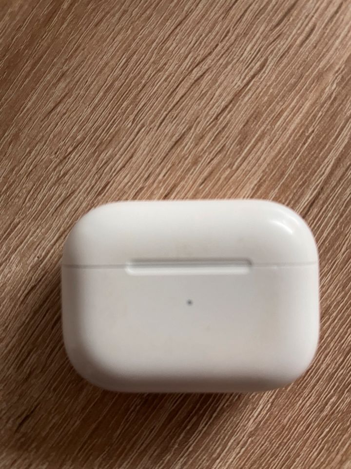 Apple AirPods 3 MagSafe in Halbemond