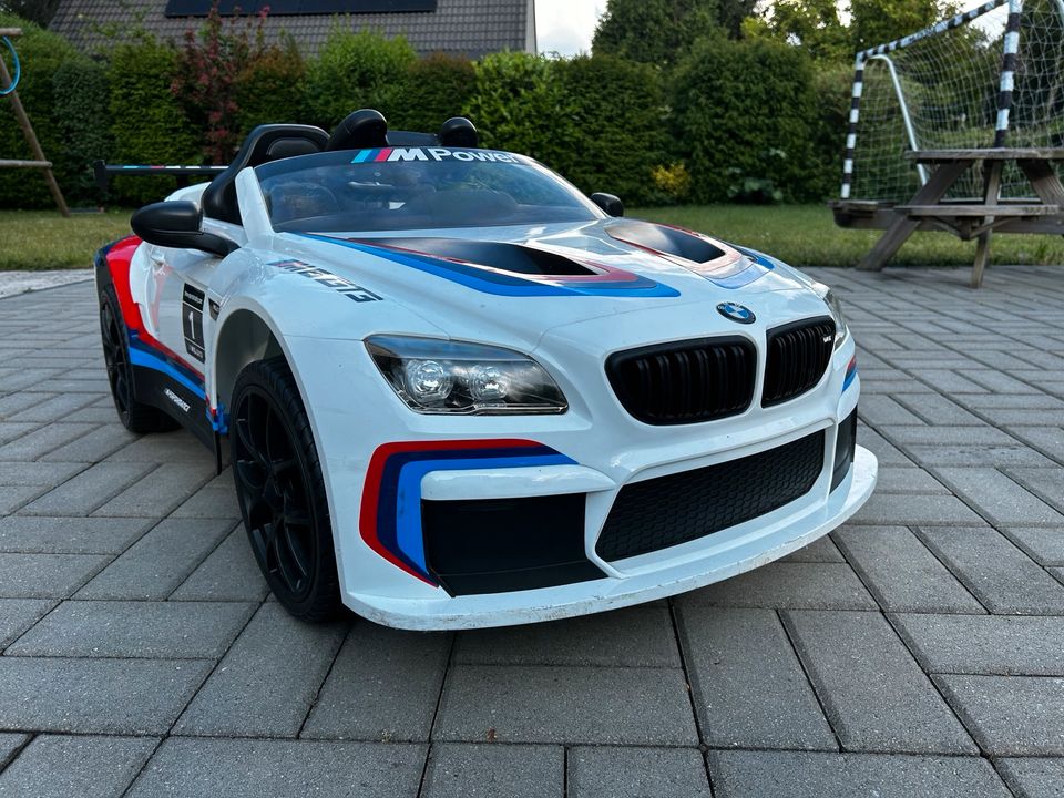 Kinder Elektroauto BMW M6 GT3 mit Fernbedienung in Berlin