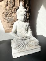 Weißer Buddha sitzend in Ruhe aus Ton geweißelt Bayern - Pfeffenhausen Vorschau