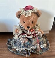Teddybär Bär in geblümten Kleid Vintage Niedersachsen - Braunschweig Vorschau