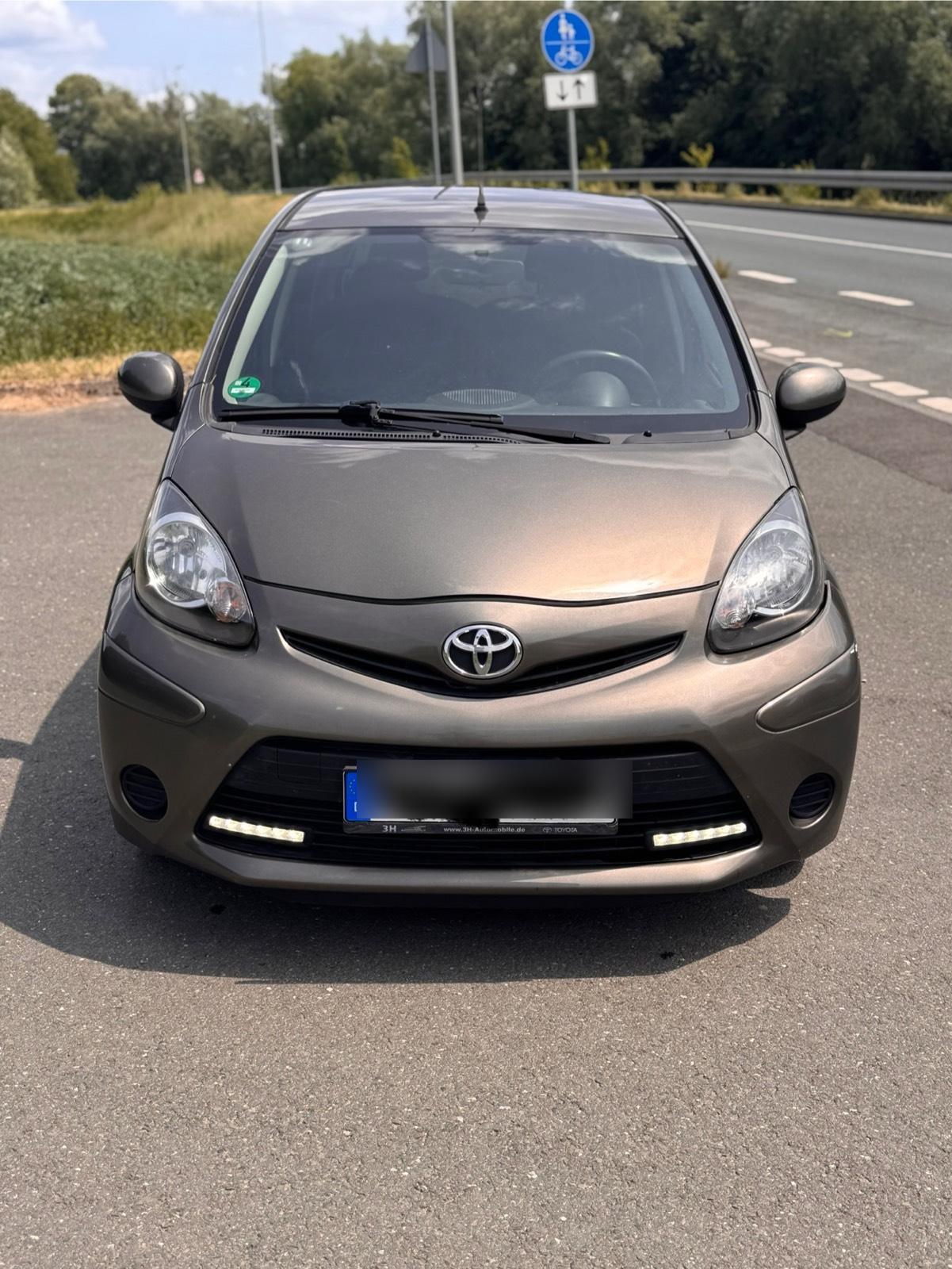 Abbildung des Autos Toyota aygo neue TÜV