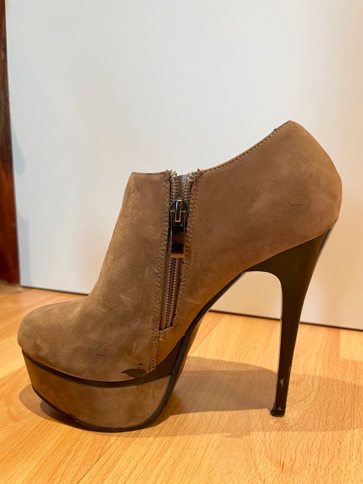 Plateau High Heels mit Reißverschluss Gr 38 Braun in Leipzig