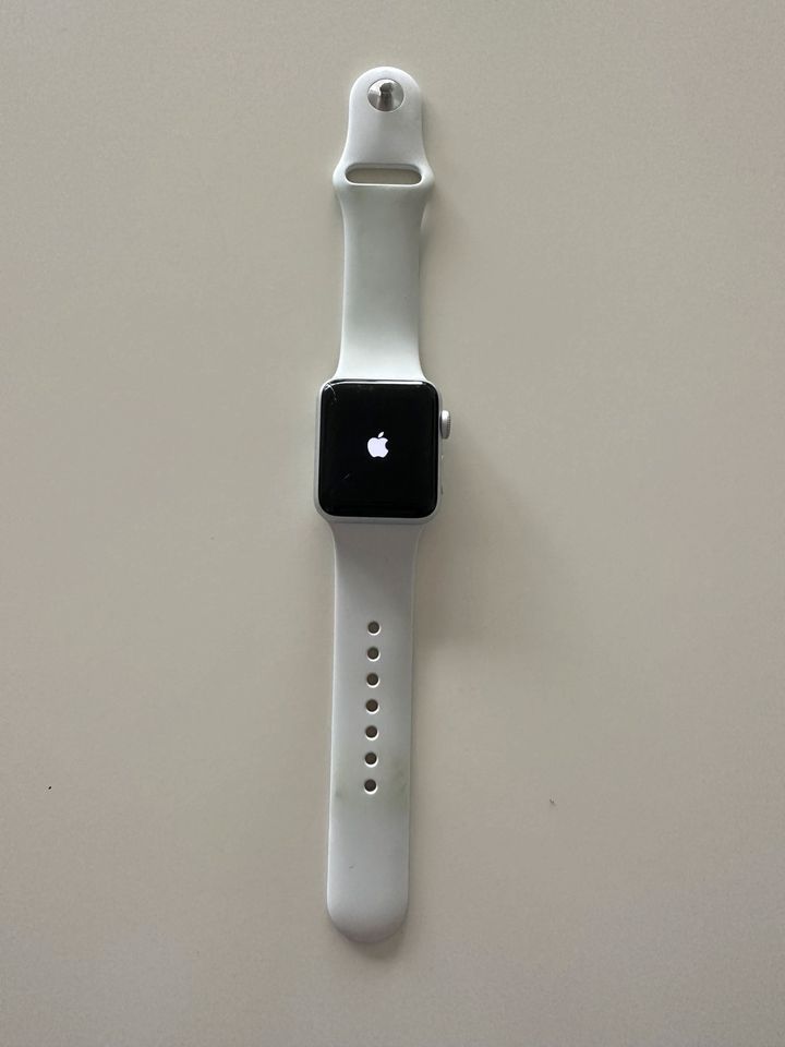 Apple Watch Series 3 38mm silber in Schwanau