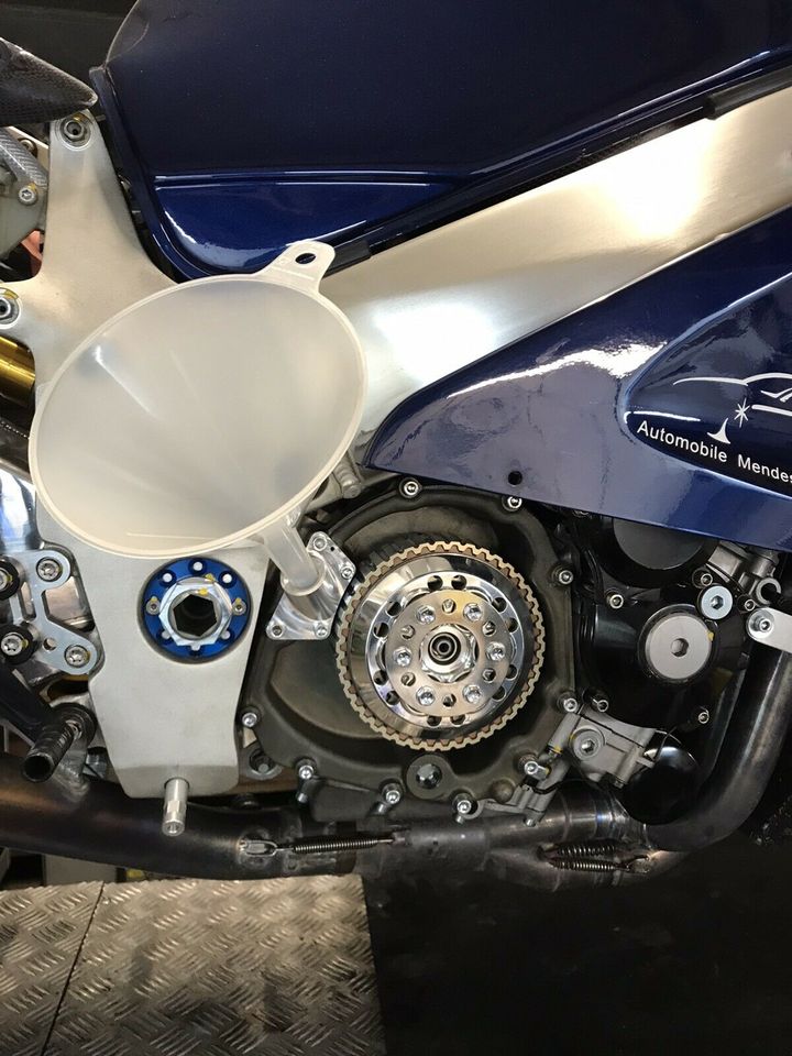 Suzuki Gsxr 750 SRAD Trockenkupplung ERO XRO CNC Öleinfüllstutzen in Heidelberg