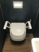 Toiletten Sitzerhöhung mit stabiler Armstütze Dietz SmartCare Nordrhein-Westfalen - Hilden Vorschau