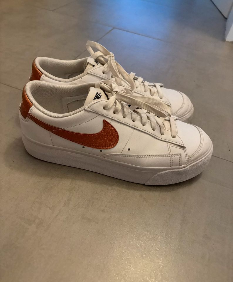 Nike Blazer Gr. 40,5 in Beelen