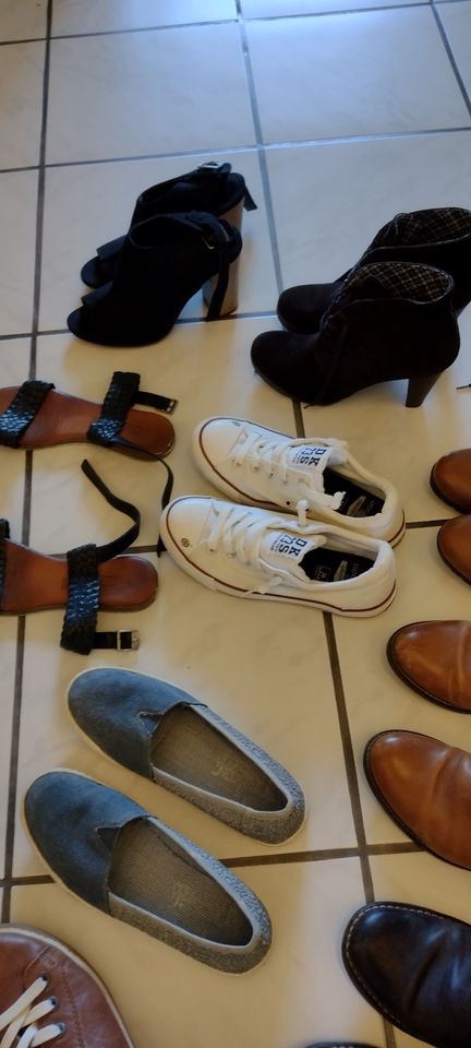 Schuhe High Heels Sneaker Sandalen super Zustand Gr.36/37 in Burscheid