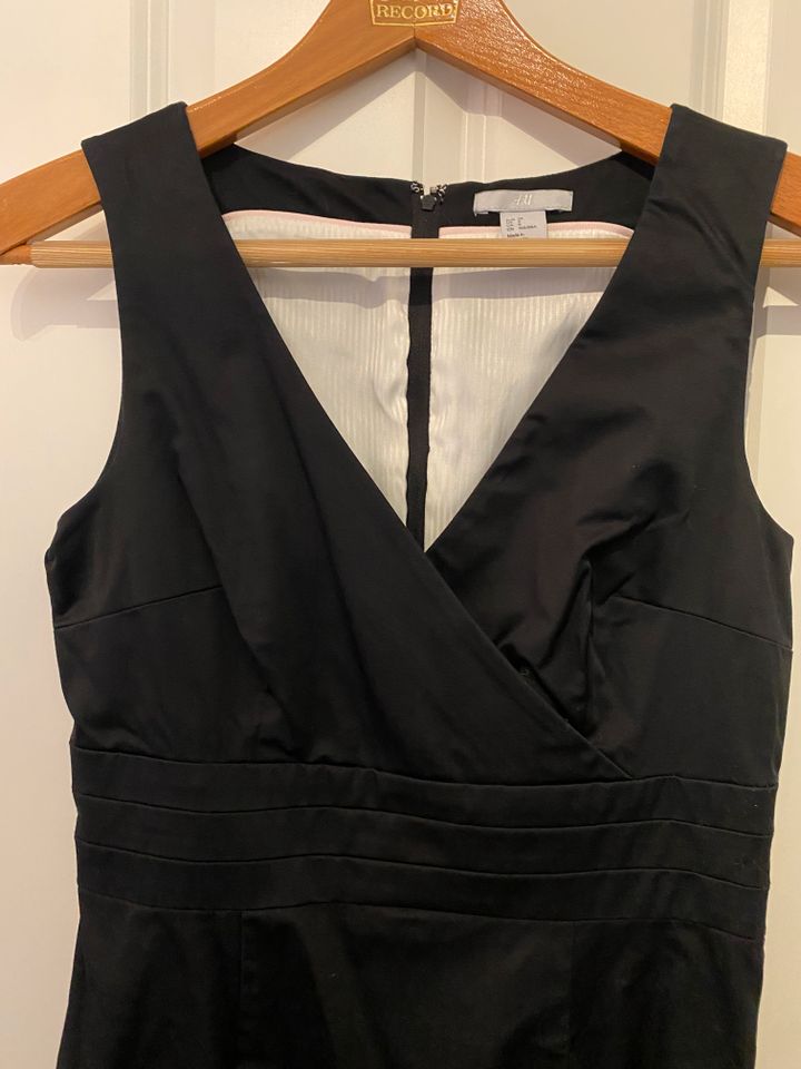 Etui Kleid schwarz Gr. 38 Damen H&M in Meerbusch