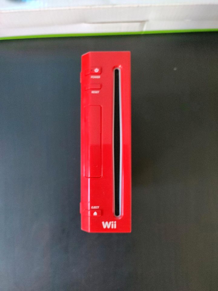 Nintendo Wii (limited Red Edition) +fit balance board und zubehör in Bonn