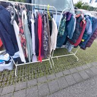 Flohmarkt Paket xl Kleider Jacken Jeans  Haushalt Niedersachsen - Oldenburg Vorschau