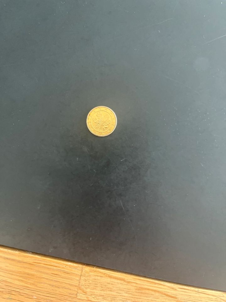 Gelbe 1 Cent Münze in Waldshut-Tiengen