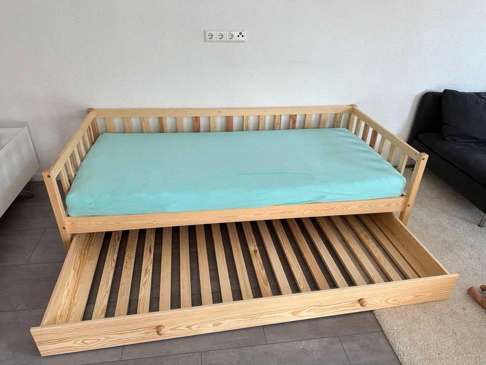 Kinderbett Classic mit 2te Schlaffunktion und Rausfallschutz in Uhingen