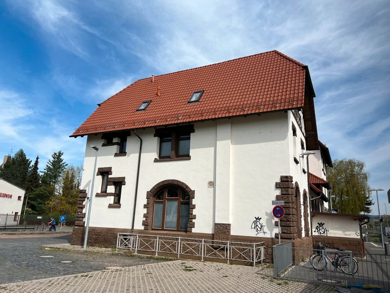 Moderne Zwei Zimmer Wohnung im Denkmalgeschützten Bahnhof zum Mieten. in Schmalkalden