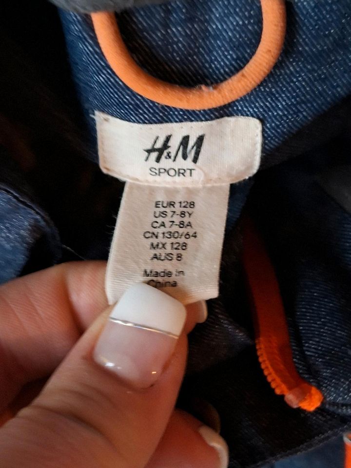 Schneeanzug H&M 128 blau in Harrislee